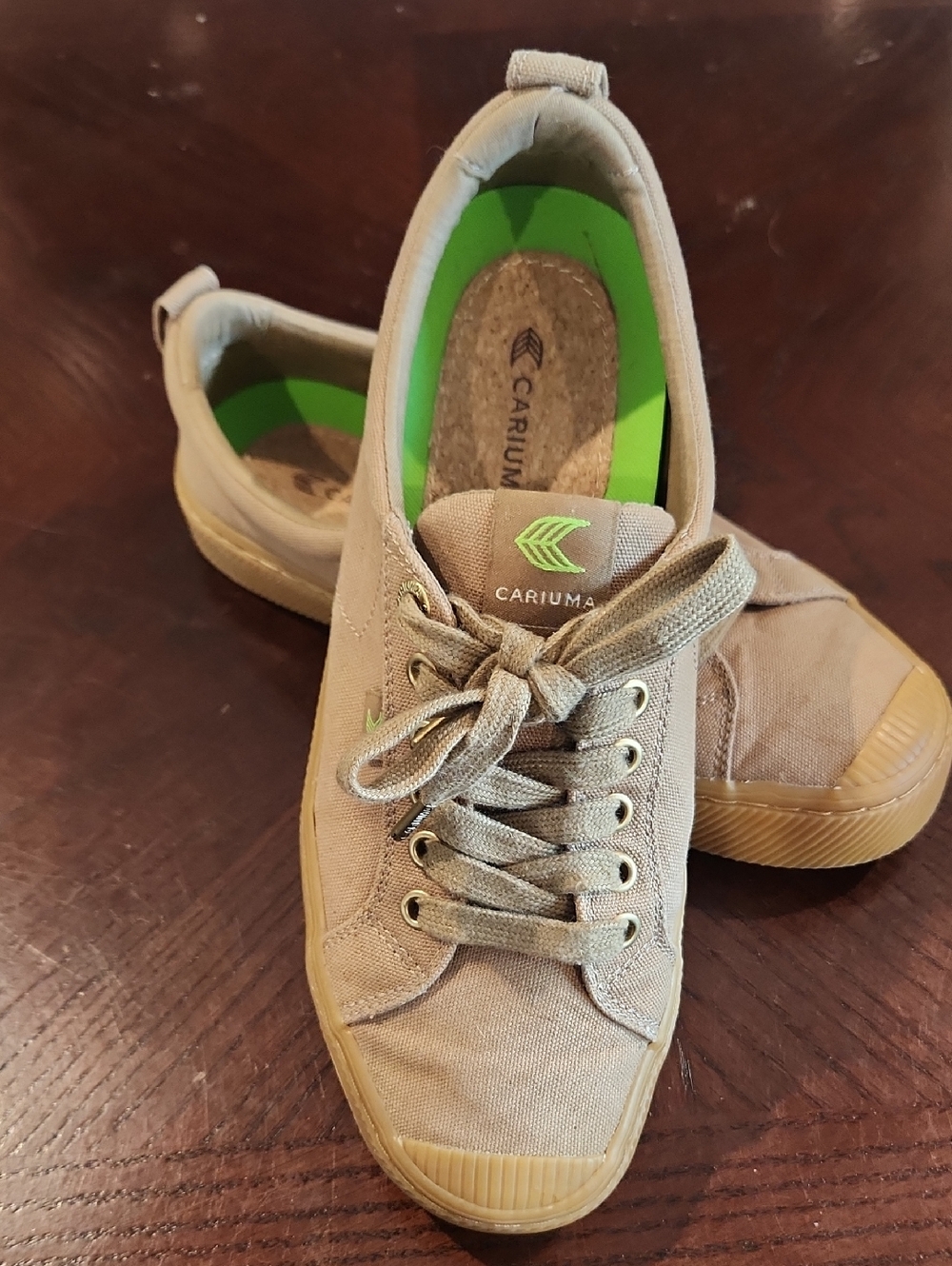 Cariuma OCA Low Canvas Gum Burnt Sand sneakers